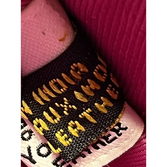 ILI New York Orange and Pink Lips Genuine Leather Cosmetic Coin Bag w/ Key Chain - Picture 10 of 12